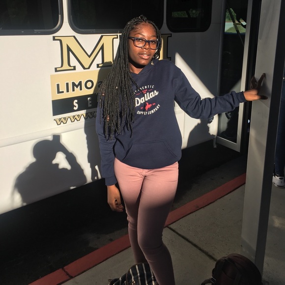 Meet your Posher, Rolande - Picture 3 of 5